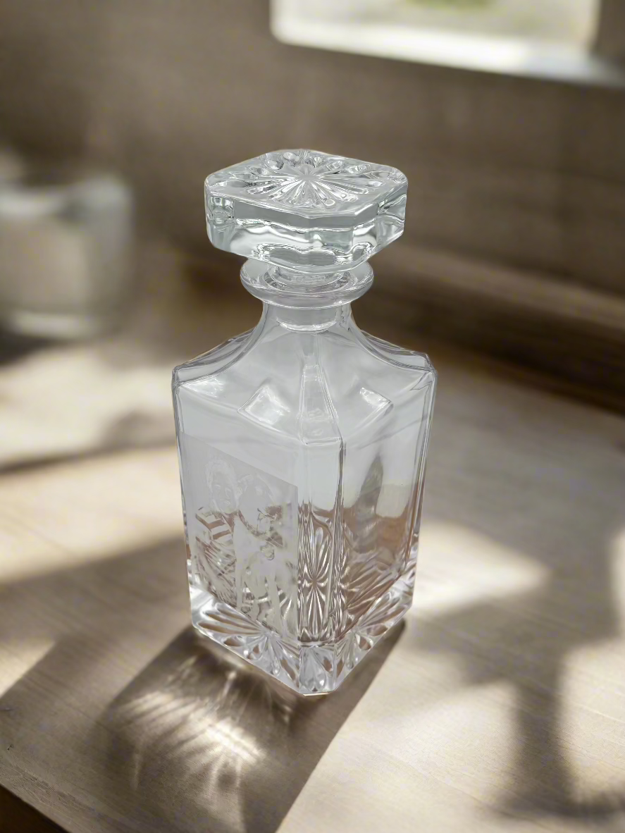 Custom 750ml Whiskey Decanter - Personalized Glass Decanter with Family Portrait - Perfect Holiday Gift